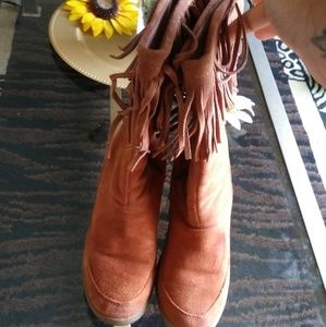 Brown skechers fringe boots